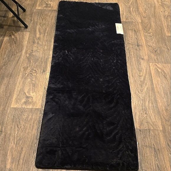 Juicy Couture Home Plush Accent Runner- Black - Picture 8 of 9